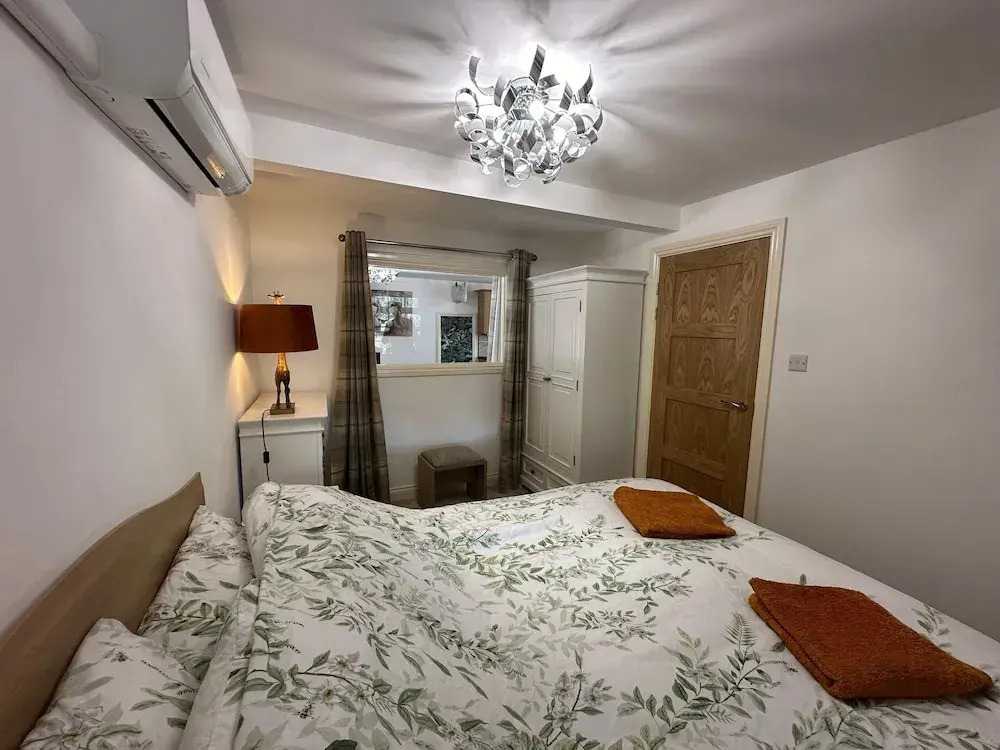 Cottinghamdetachedprop/kingbed/tv/wifi