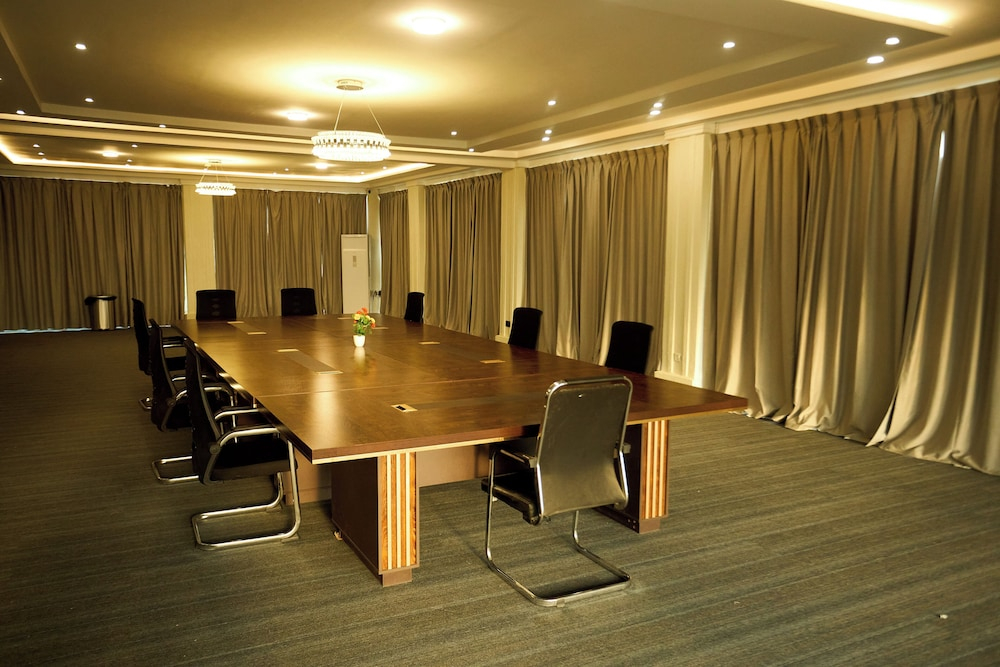 Abram Hills Hotel Ltd
