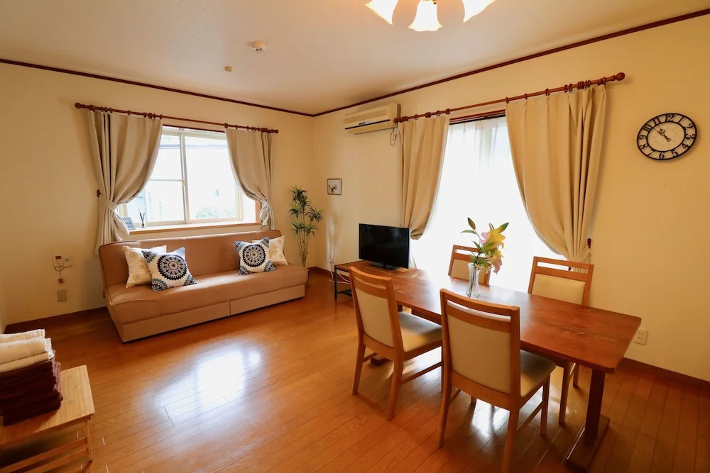 Sophia Court room101.102