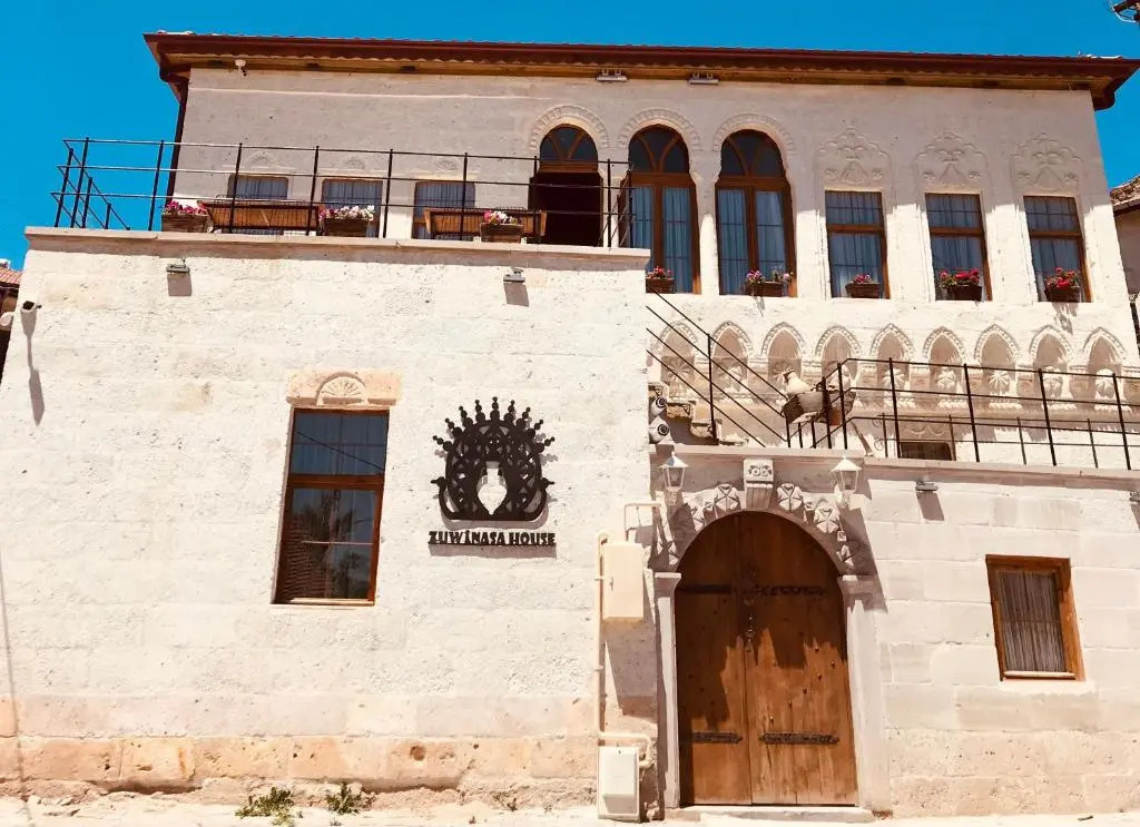 Zuwinasa House Hotel