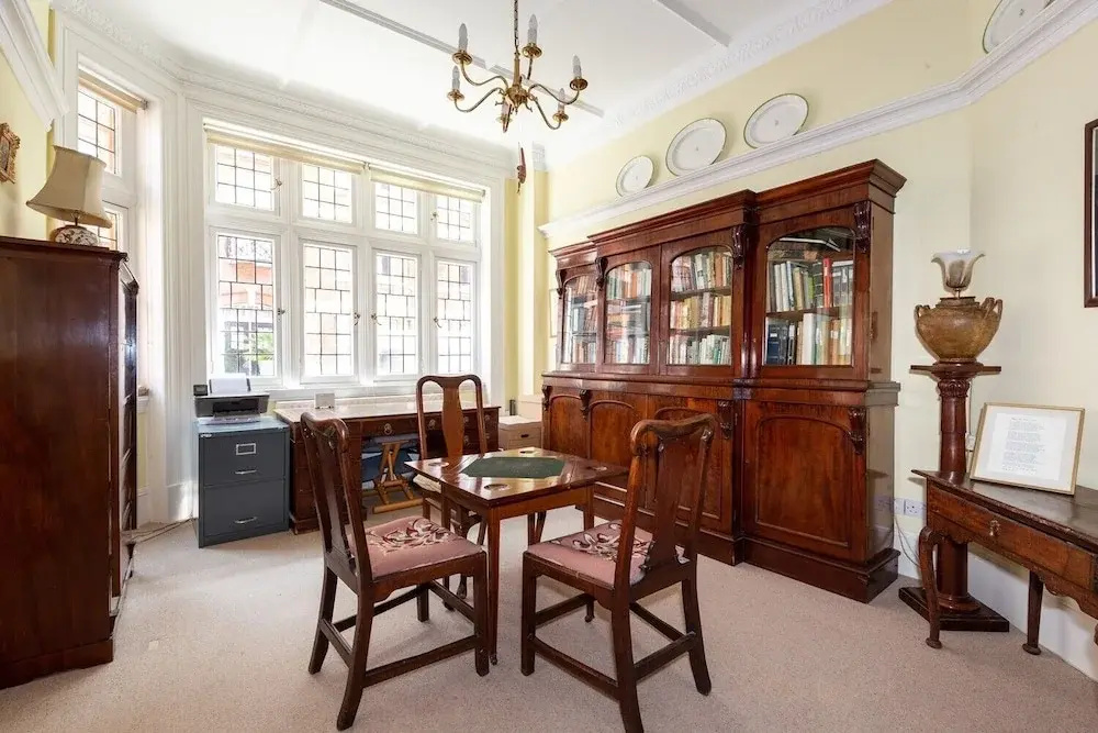 Stylish apartment on quiet street parallel to Kings Road, Chelsea