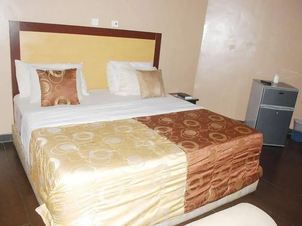 Emglo Suites