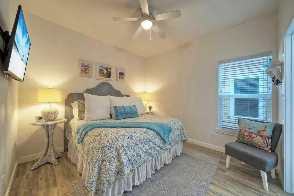 2 Blocks to the Beach, Patio, Resort Pool w/ Slide Tranquil Tides by Avantstay