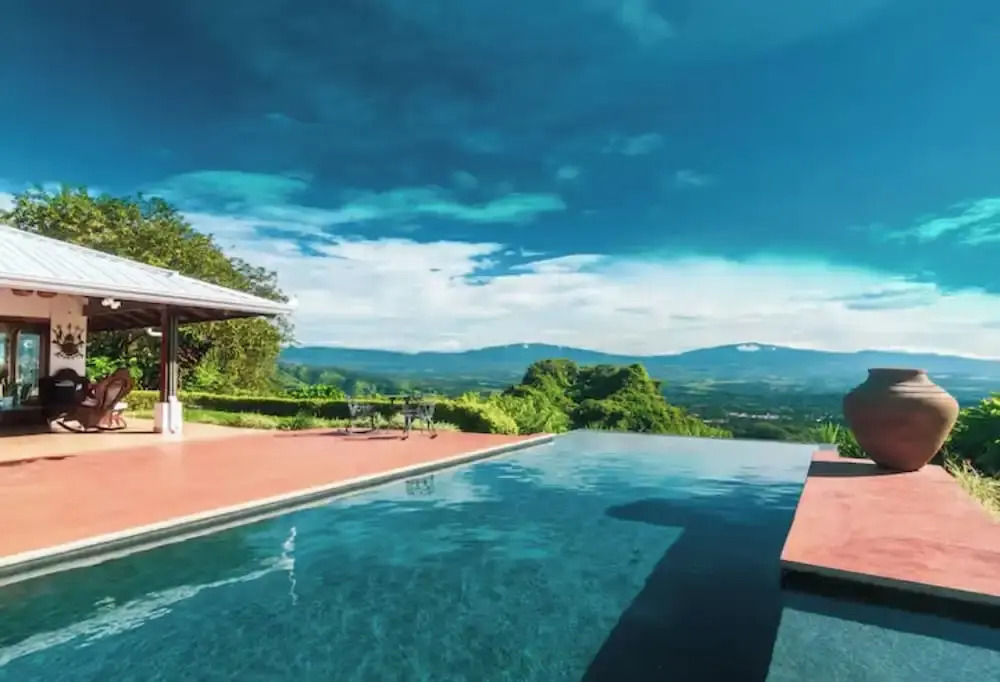 Cottage in Magic Mountain Views