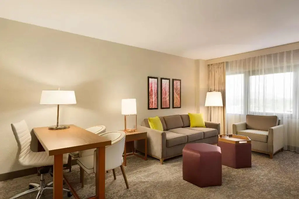 Hilton Phoenix Suites