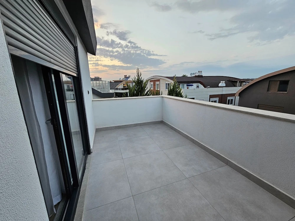 Professionally Maintained Spacious New Suites 2-5