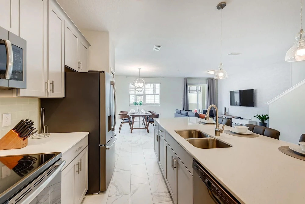 4839 LL Storey Lake - Amazing 5 Bed Villa