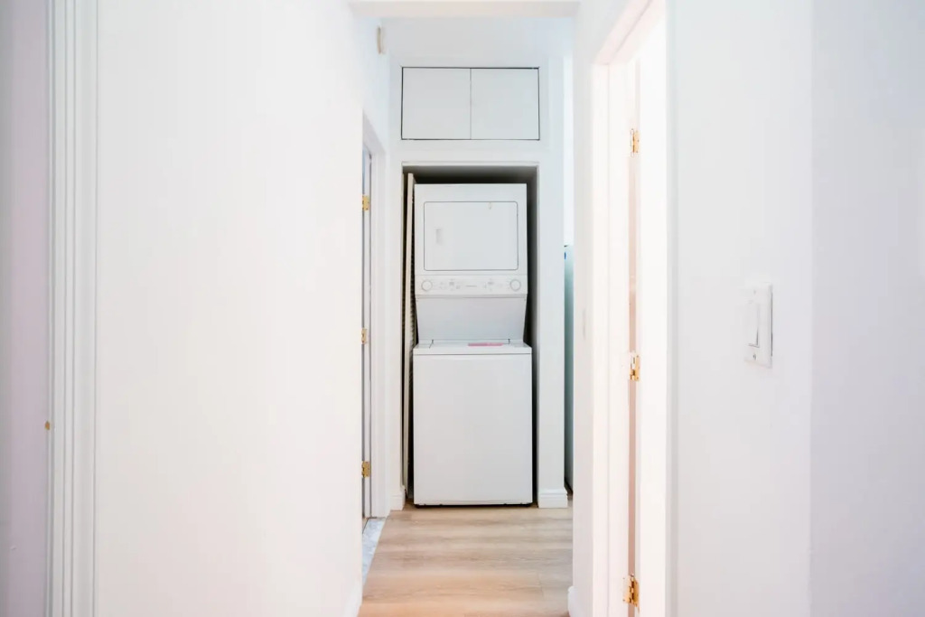 1435-4 I 3 Bedrooms 2 Bath W D Prime Upper East