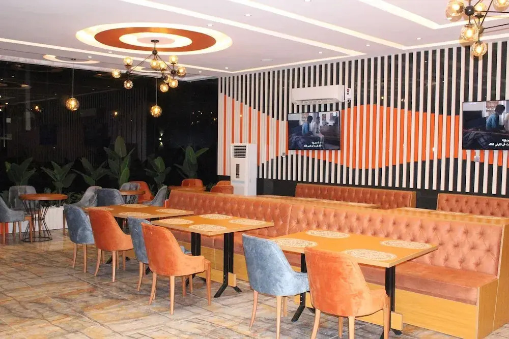 GlassTop Lounge Kubwa