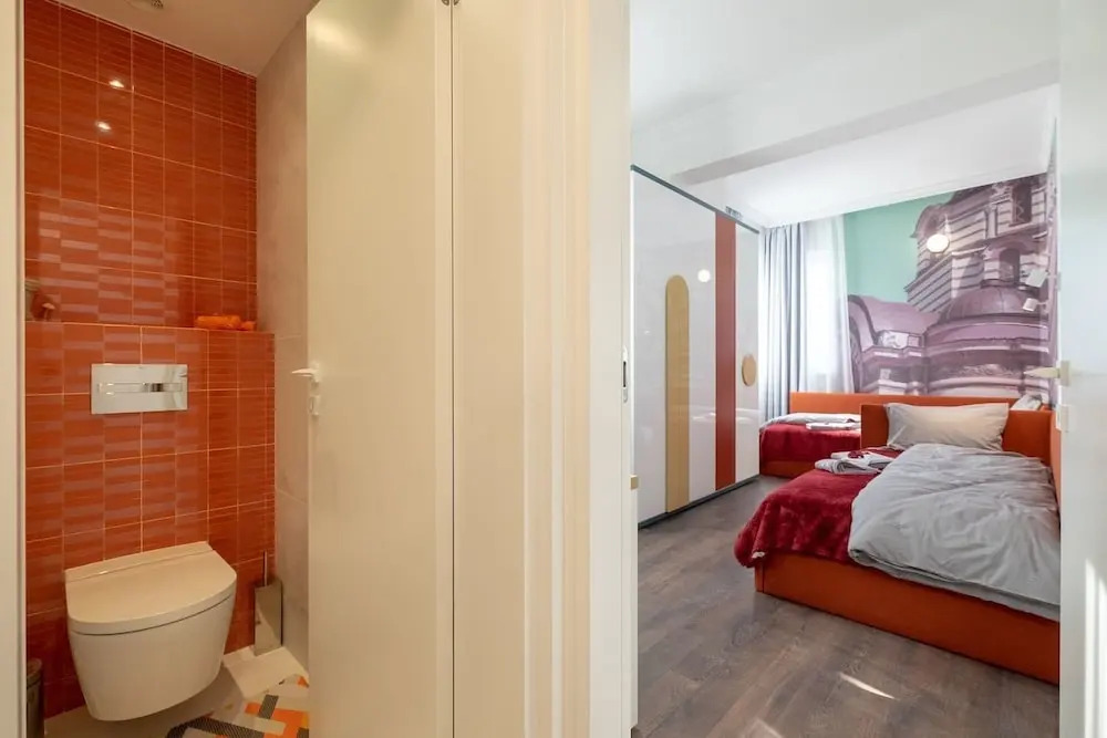 FM Luxury 3-BDR Apartment - Splendid Shapes