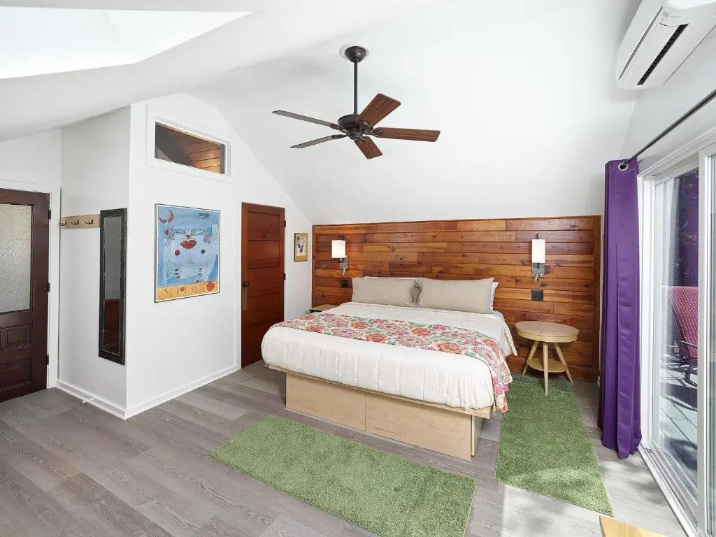 Folly Vacation 305 E Erie: Fantastic Location, Recently Renovated!