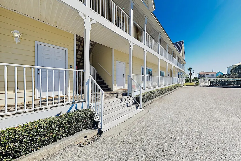 New Listing! Chic West Beach W/ Pool 2 Bedroom Condo