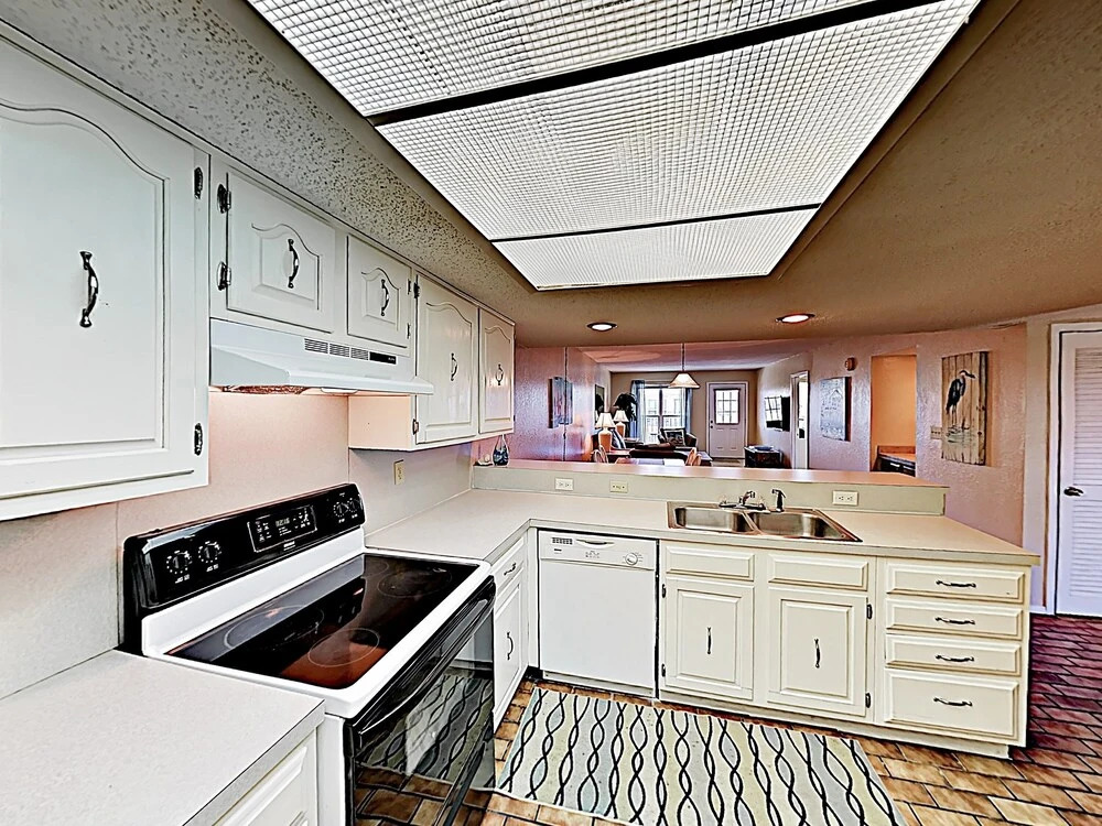 New Listing! Isle Gem: Pools, Spa - 2 Mins to Sand condo