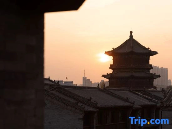 Ruoshuiju | Ancient City View, Listen to the Wind, Appreciate the Moon, Courtyard Holiday Villa