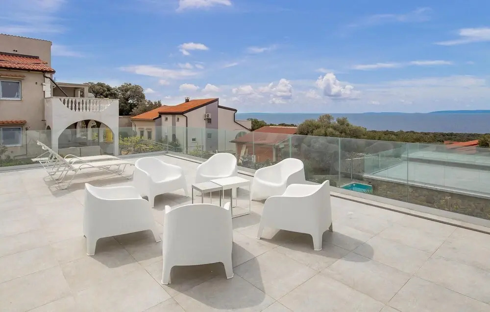 Stunning Home in Lun With 4 Bedrooms, Wifi and Outdoor Swimming Pool
