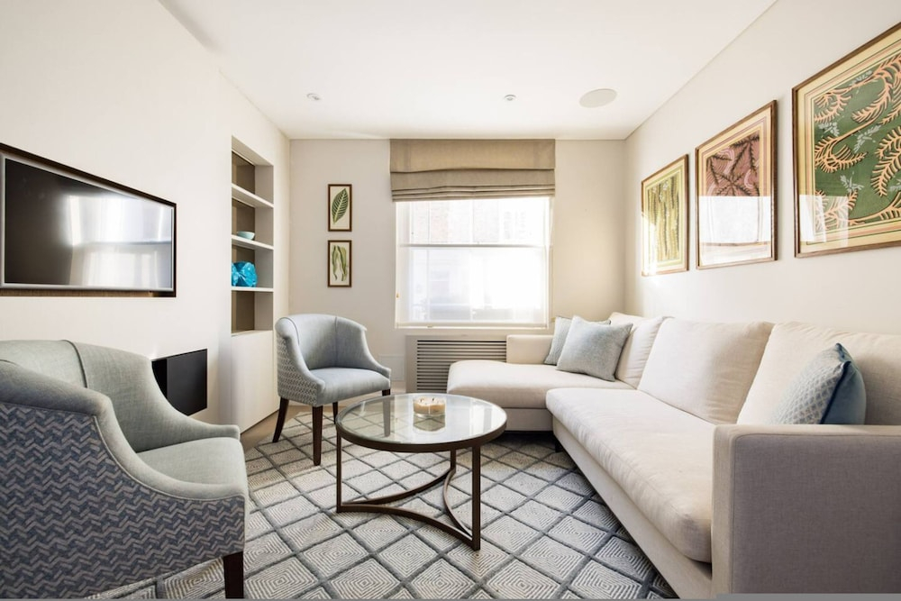 Sunny in Chelsea Luxurious 3 Bedroom Chelsea Home