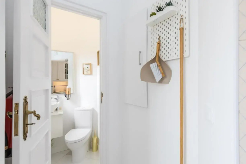 Elegant 2BR Apart Vintage Elevator Subway