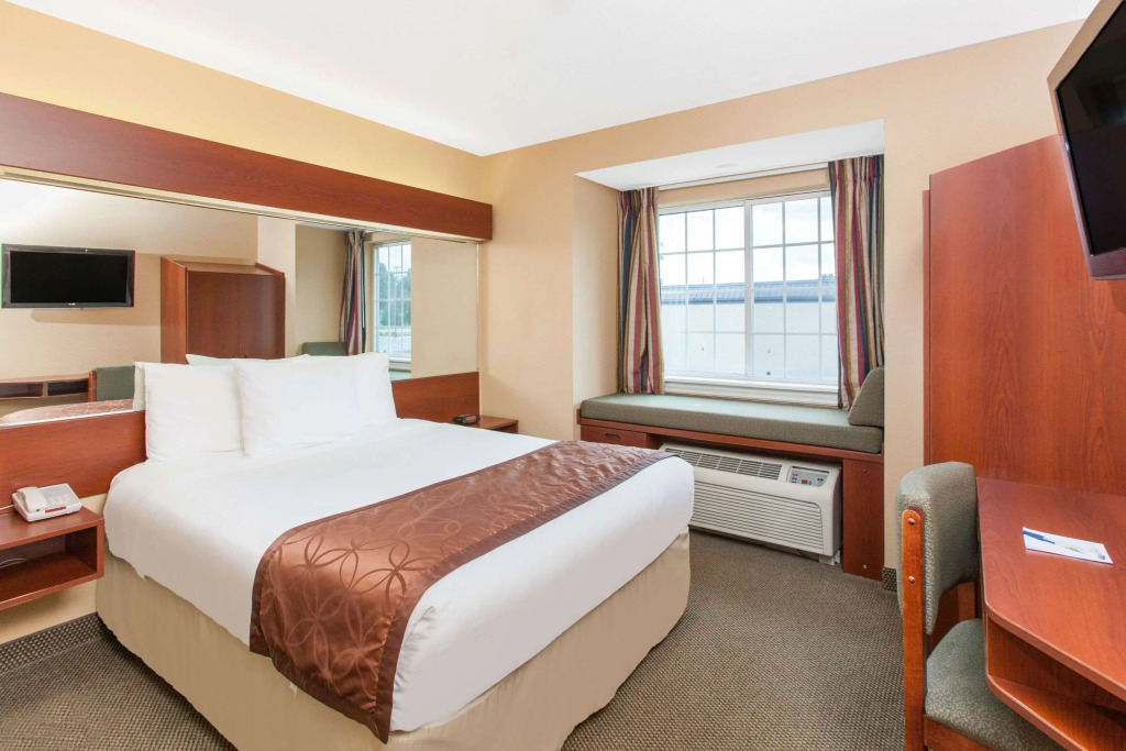 Microtel Inn by Wyndham Rogers