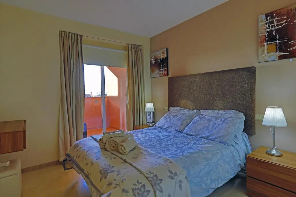R25 Modern bright 2 bedroom apartment
