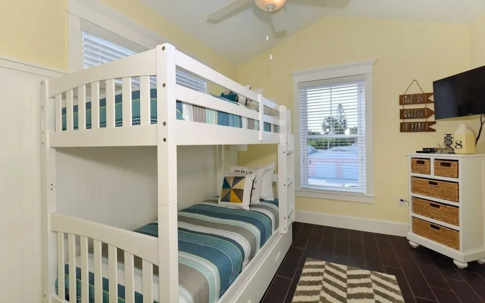 On Turtle Time - Beautifully Updated wHeated Pool Covered Porches Beach Gear Walk to Beach