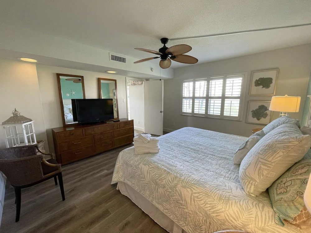 110 El Matador 2 Bedroom Condo by RedAwning