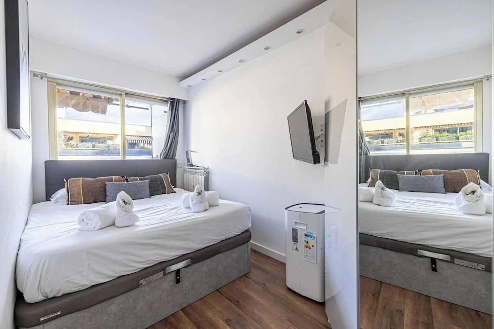 Apt With Terrace and sea View, 2min From the Beach