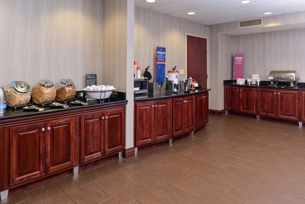 Hampton Inn & Suites Muncie