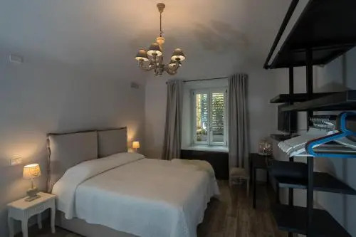 Laura Family Apartments