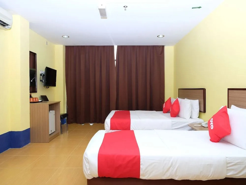 OYO 89352 Golden Terminal Lodge