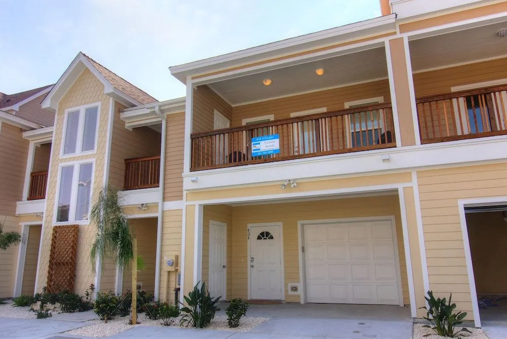 Beachside Bliss Bs404 3 Bedrooms 2.5 Bathrooms Condo