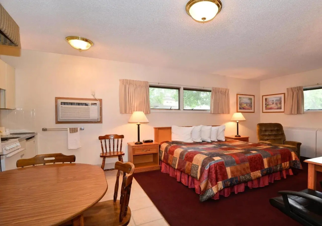 UBar Inn & Suites