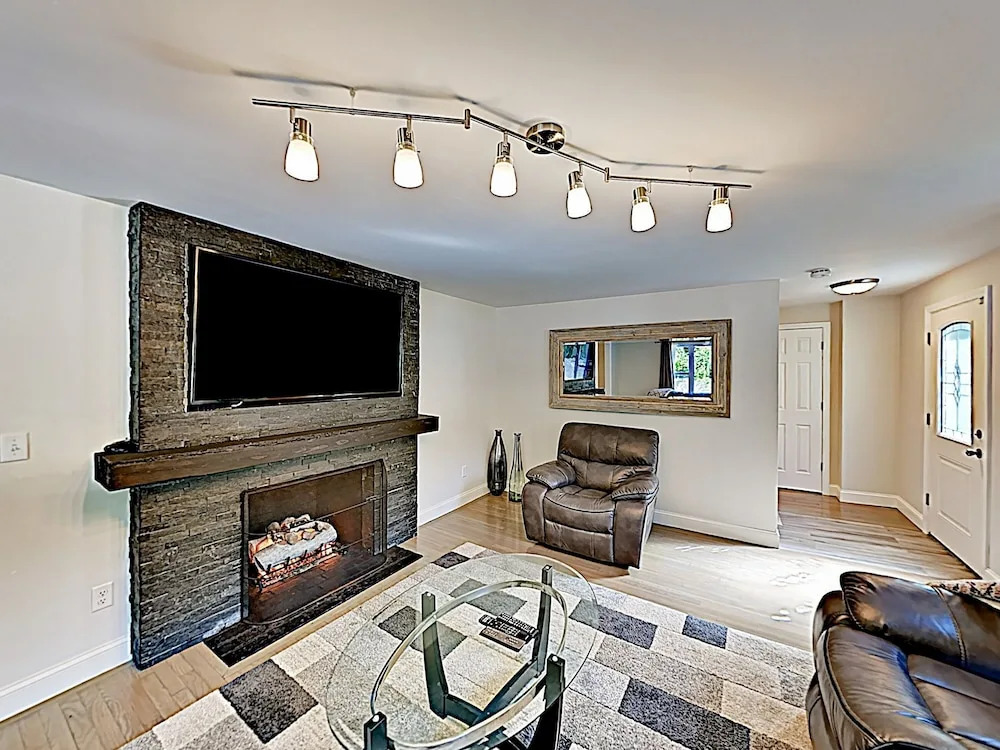 Phinneys - 4 Br Home