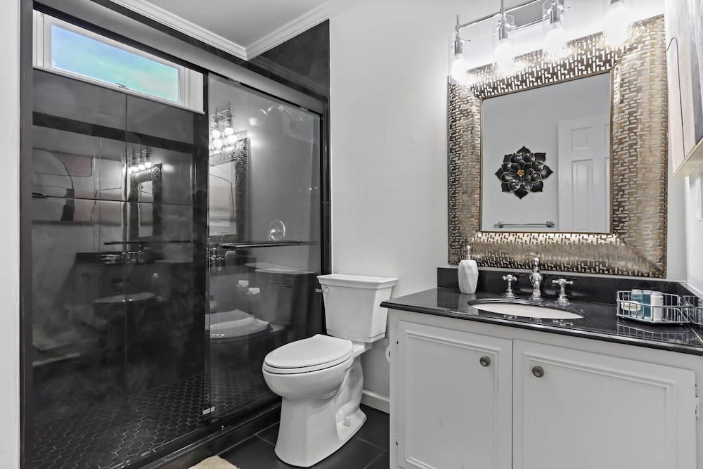 Luxe Cozy Buckhead 4BD 3 5 Private Sleeps 8