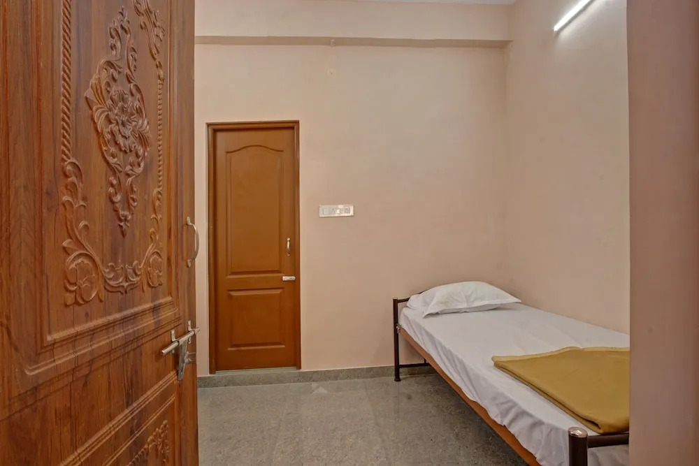 Sri Rugmani Residency by OYO Rooms