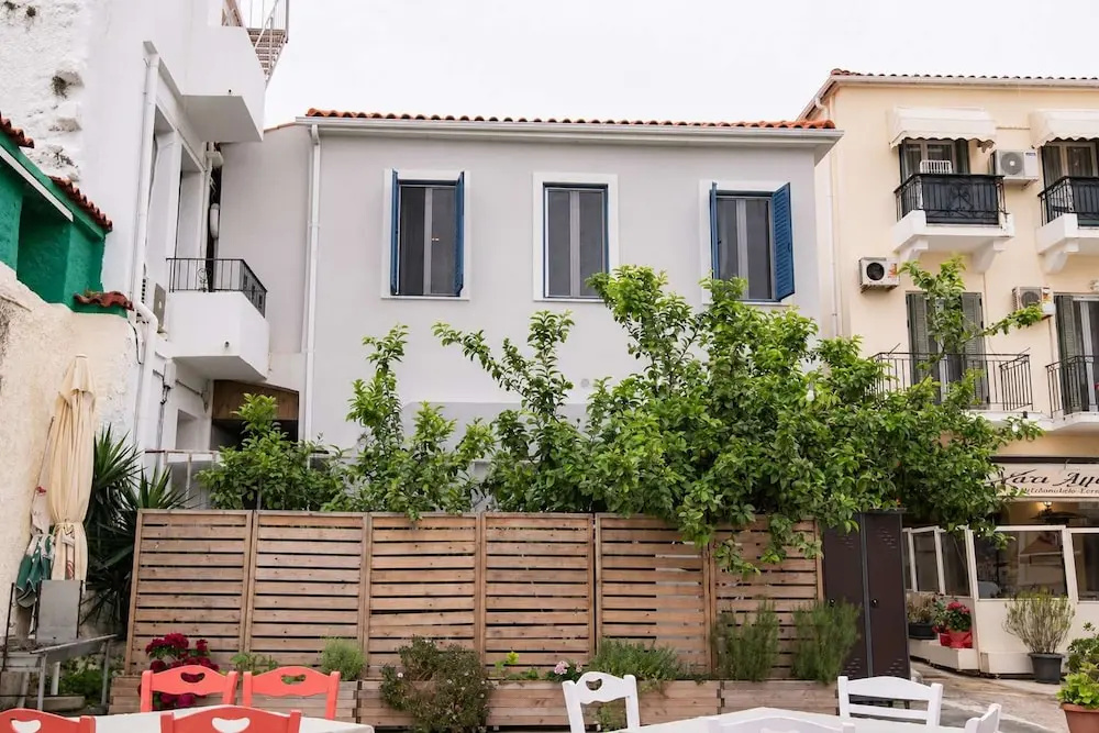 Gytheio Charming Studio - Steps Away From the Sea