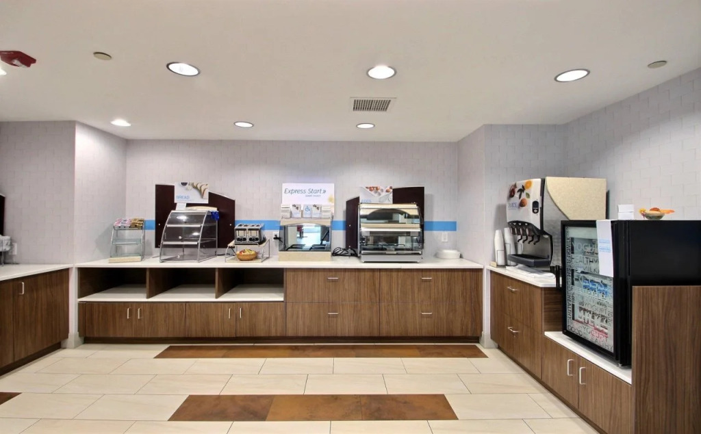 Holiday Inn Express Hotel & Suites Milwaukee Airport, an IHG Hotel