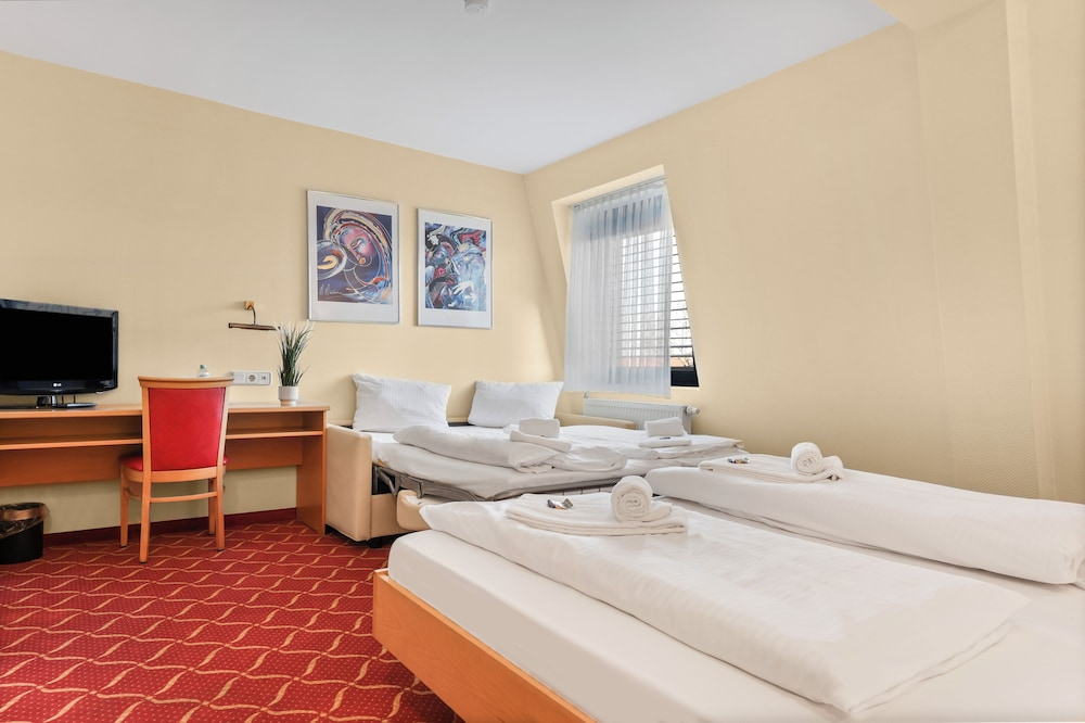 XZLLENZ light Hotel