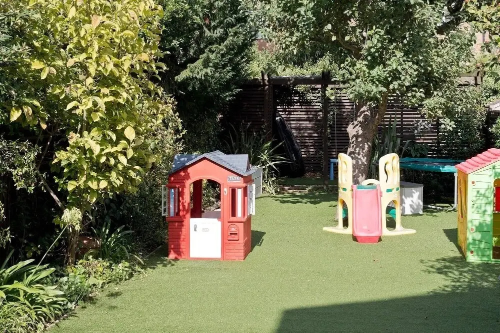 Bright & Spacious 5 Bed House in Charming Putney
