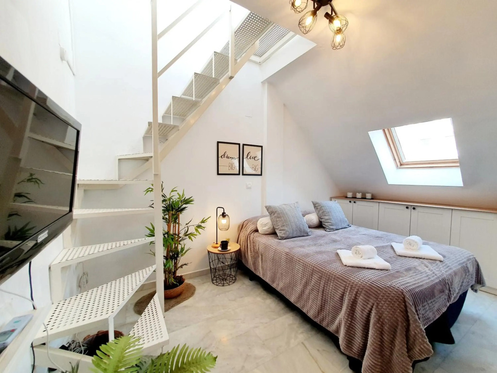 Captain's Penthouse Studio