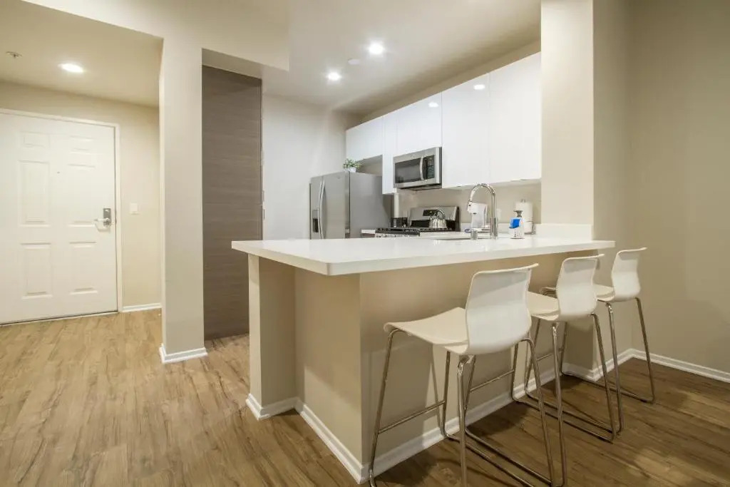 Marina Del Rey's Grand 2/2 Suite Pool View