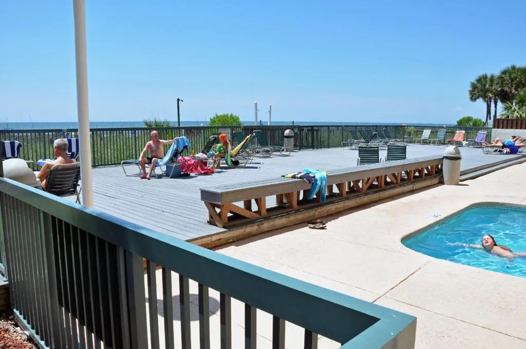 ASH1402, Oceanfront, Walk to Beach Bars, Dine, Shop, Relax