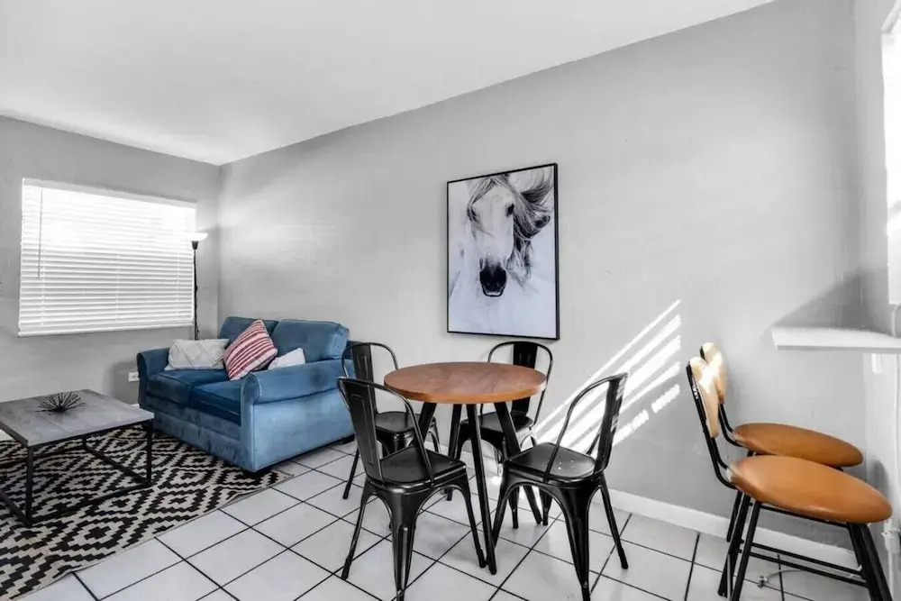 Beachside 1BR Nook Near Airport Free Parking