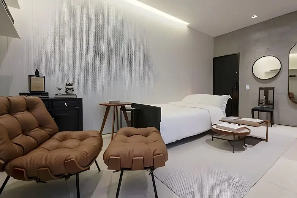 Ipanema | Suíte ampla, em uma das melhores ruas do Bairro, 5 min da Praia - por Casapē Rio