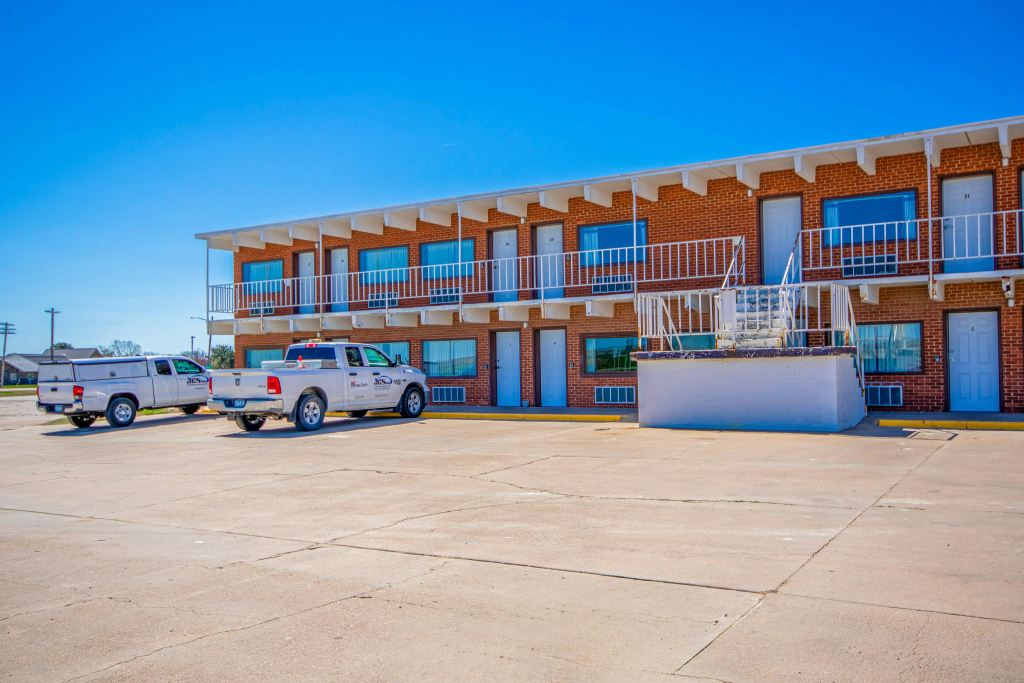 OYO Crossroads Inn
