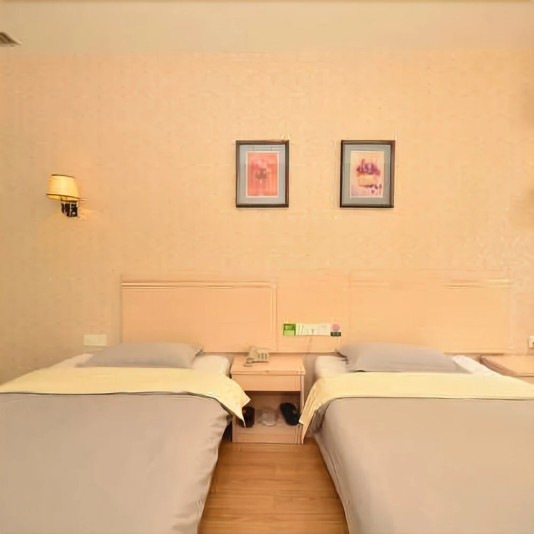 77 Chain Traders Hotel