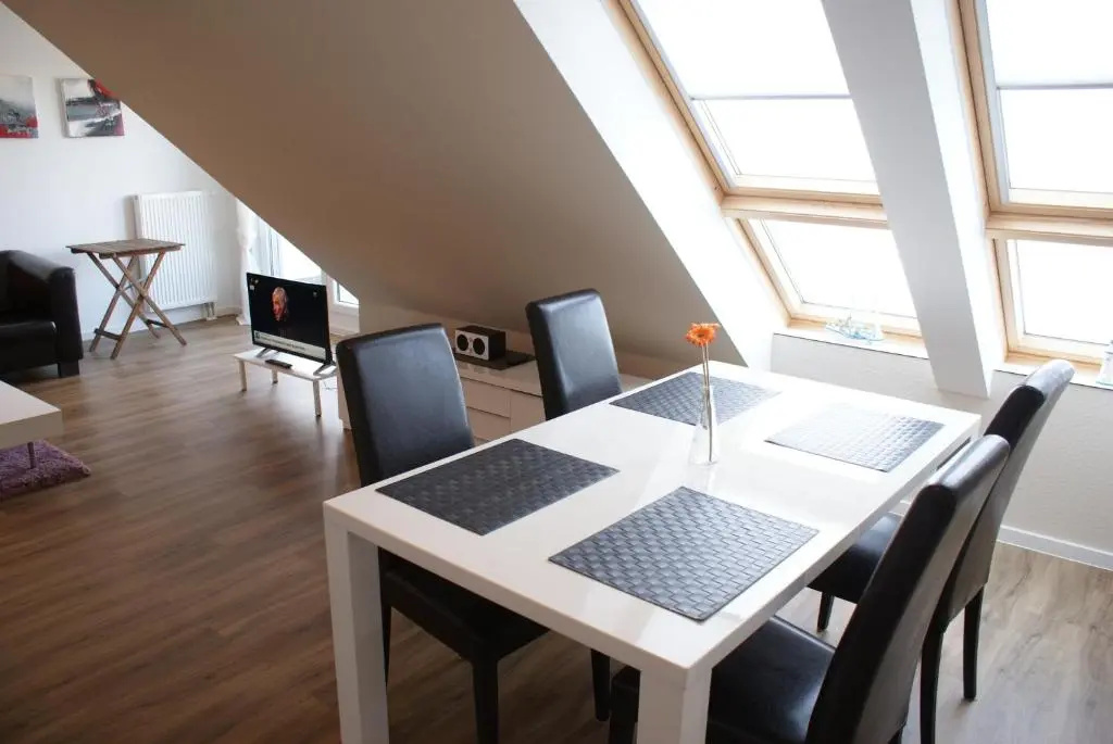 Seestraße mit Ostseeblick, Balkon und Parkplatz - ABC60