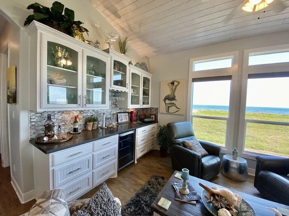 The Salty Mermaid 3 Bedroom Home by Redawning