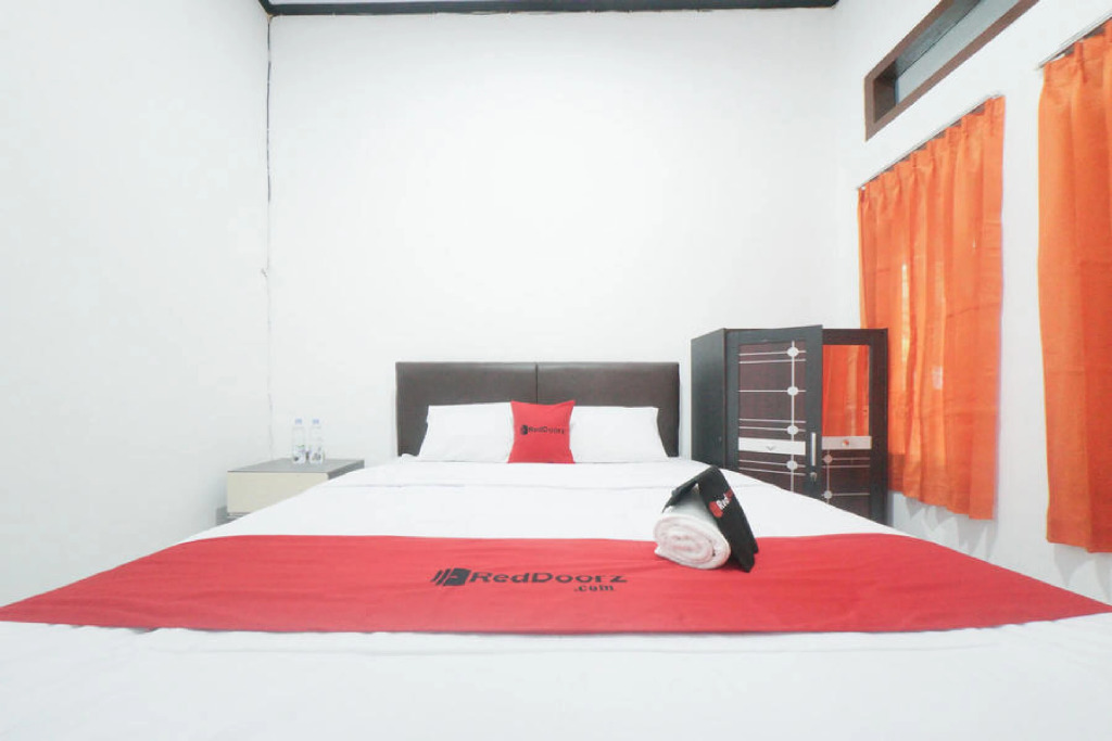 RedDoorz Syariah near Mall Roxy Banyuwangi 2