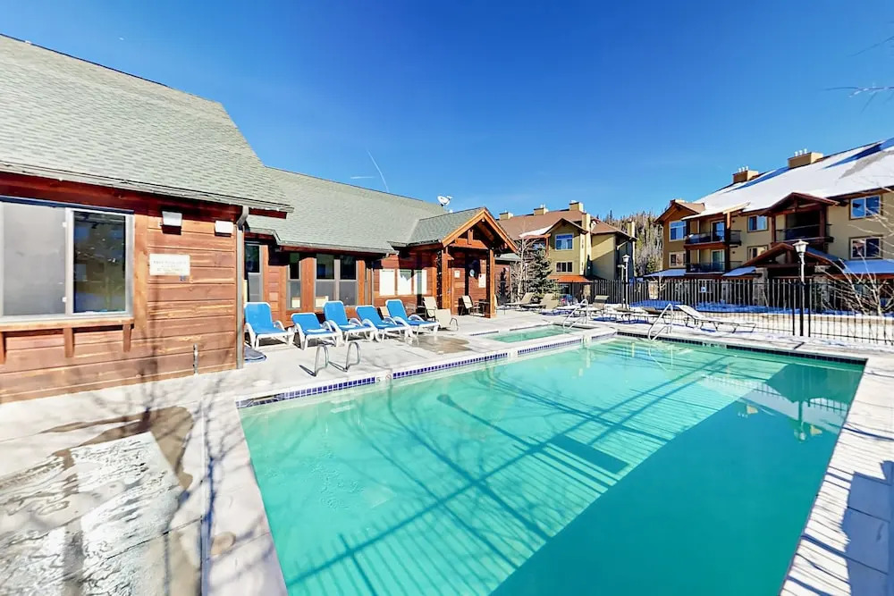 All-suite Main Street : Pool, Hot Tub & Gym 2 Bedroom Condo