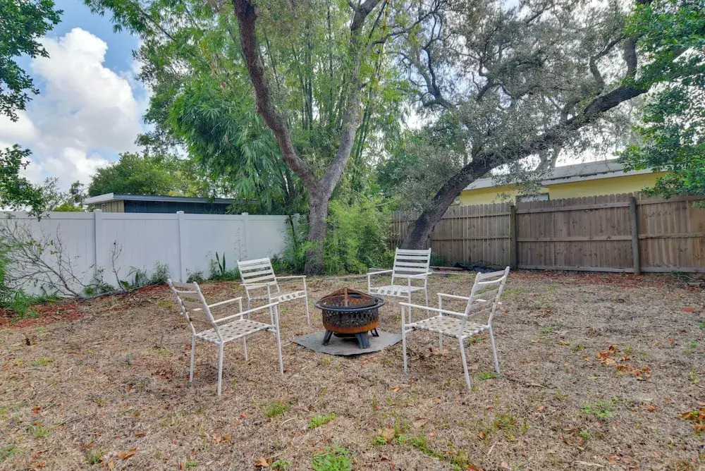 4 Mi to Dtwn: Pet-friendly Tampa Retreat